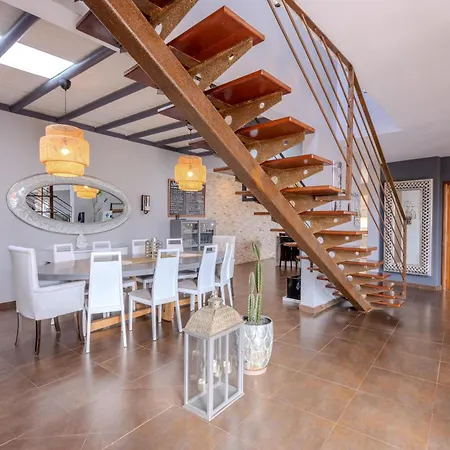 Alma Вилла Тиас